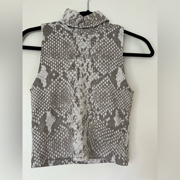 Forever 21 Other - Brand:Forever21 sleeveless print shirt turtleneck LOGO:No filter white color
